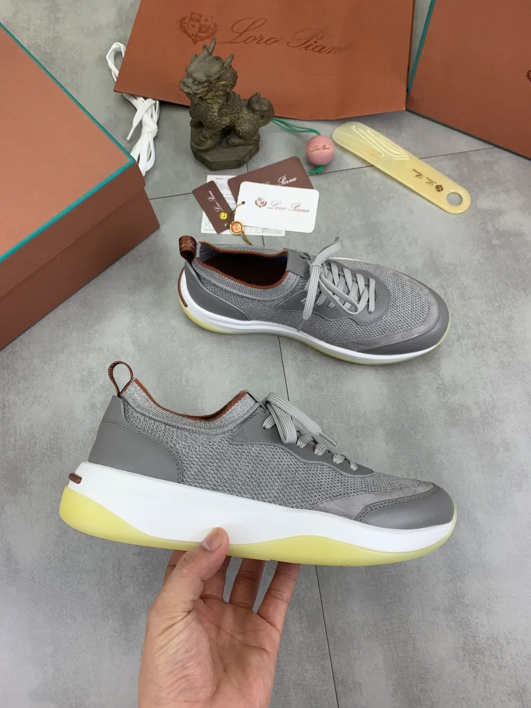 Men's Men's Shoes 💰P620 New 💰High Quality Latest Casual Shoes Loro Piana 💯Top Authentic Grade💯Buy the original 1:1 copy💯 Founded the existing Loro Piana company on April 24, 1924. It is now the sixth generation of family business, providing top quality products to customers who are discerning about taste and quality. Imported original fly woven fabric with cowhide fabric, plain calfskin lining, hand-stitched thread with cowhide feet, original packaging, code number: 38-44 (customized for 45 and 46), seven colors available